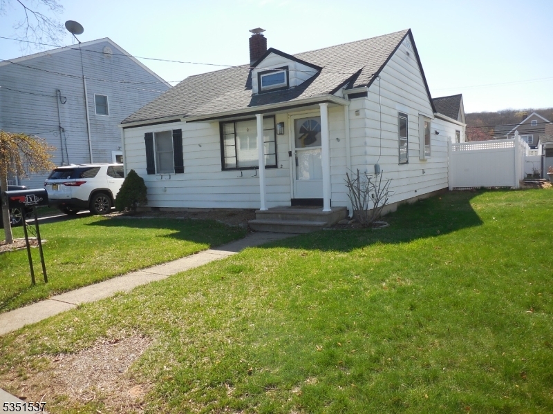 2 Dickens Pl  Wanaque Boro NJ 07420 photo