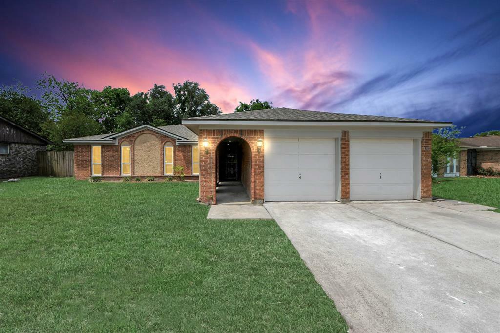 Property Photo: 10707 Shannon Hills Drive TX 77099