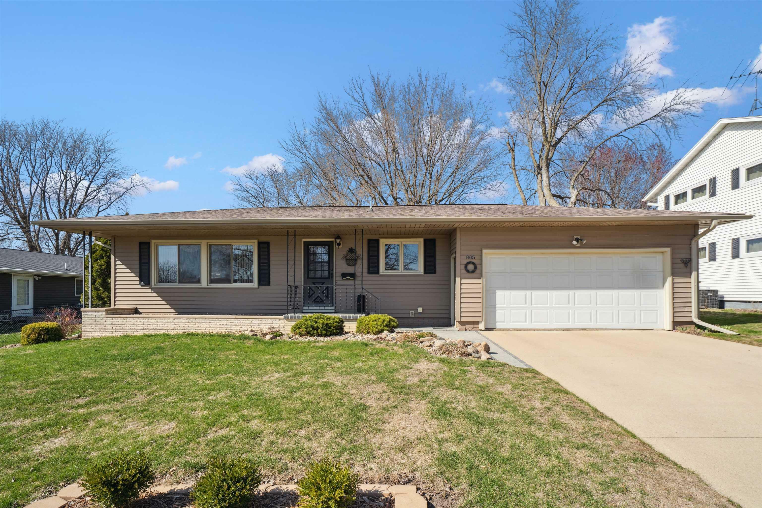 Property Photo: 805 7th Street SE IA 50662