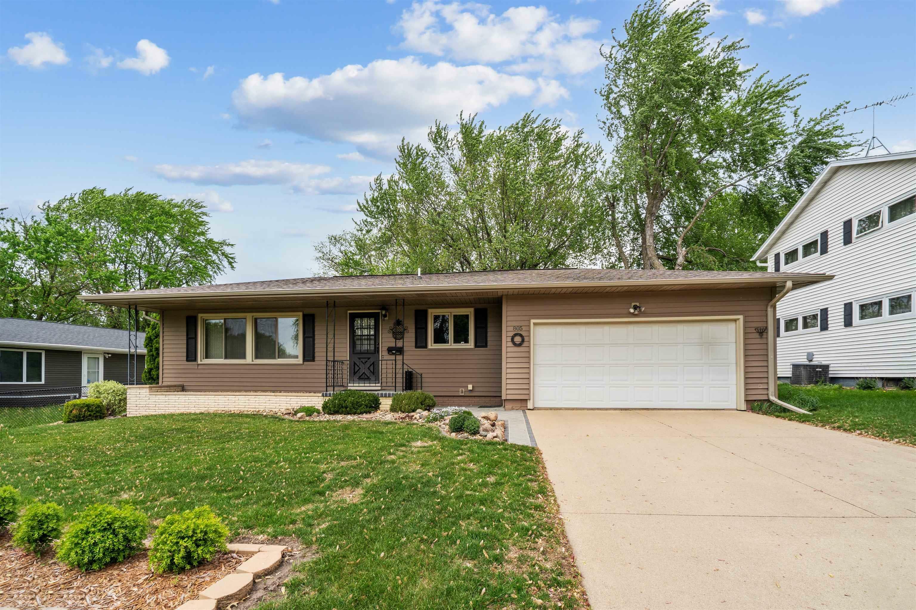 Property Photo: 805 7th Street SE IA 50662