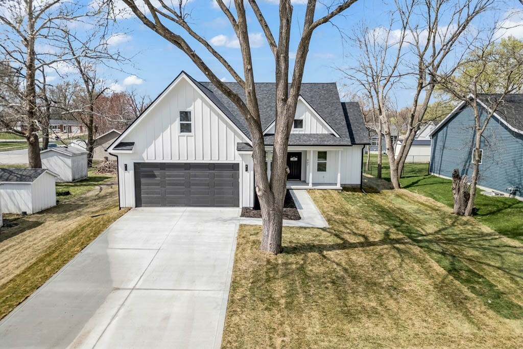 Property Photo: 407 Vine Street IA 50046