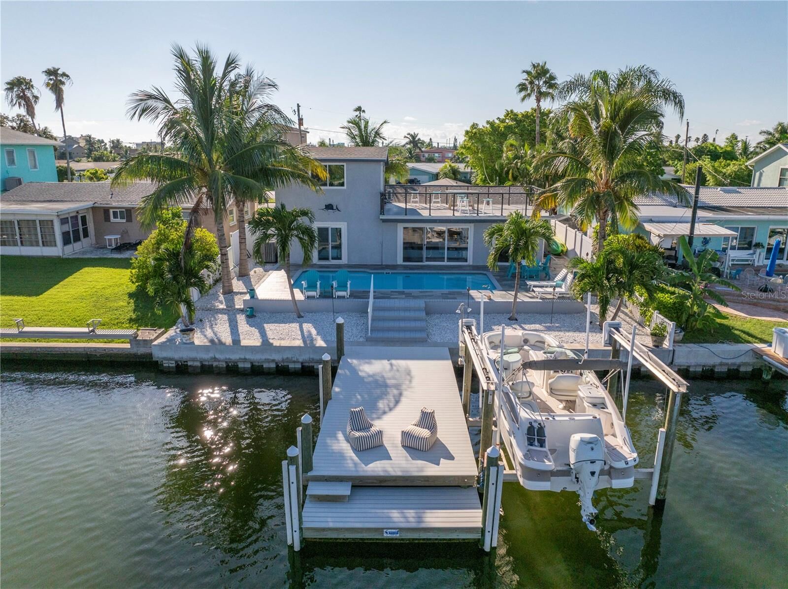 Property Photo: 533 Lillian Drive FL 33708