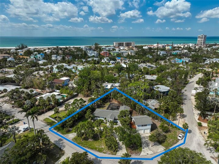 Property Photo: 105 Island Circle FL 34242