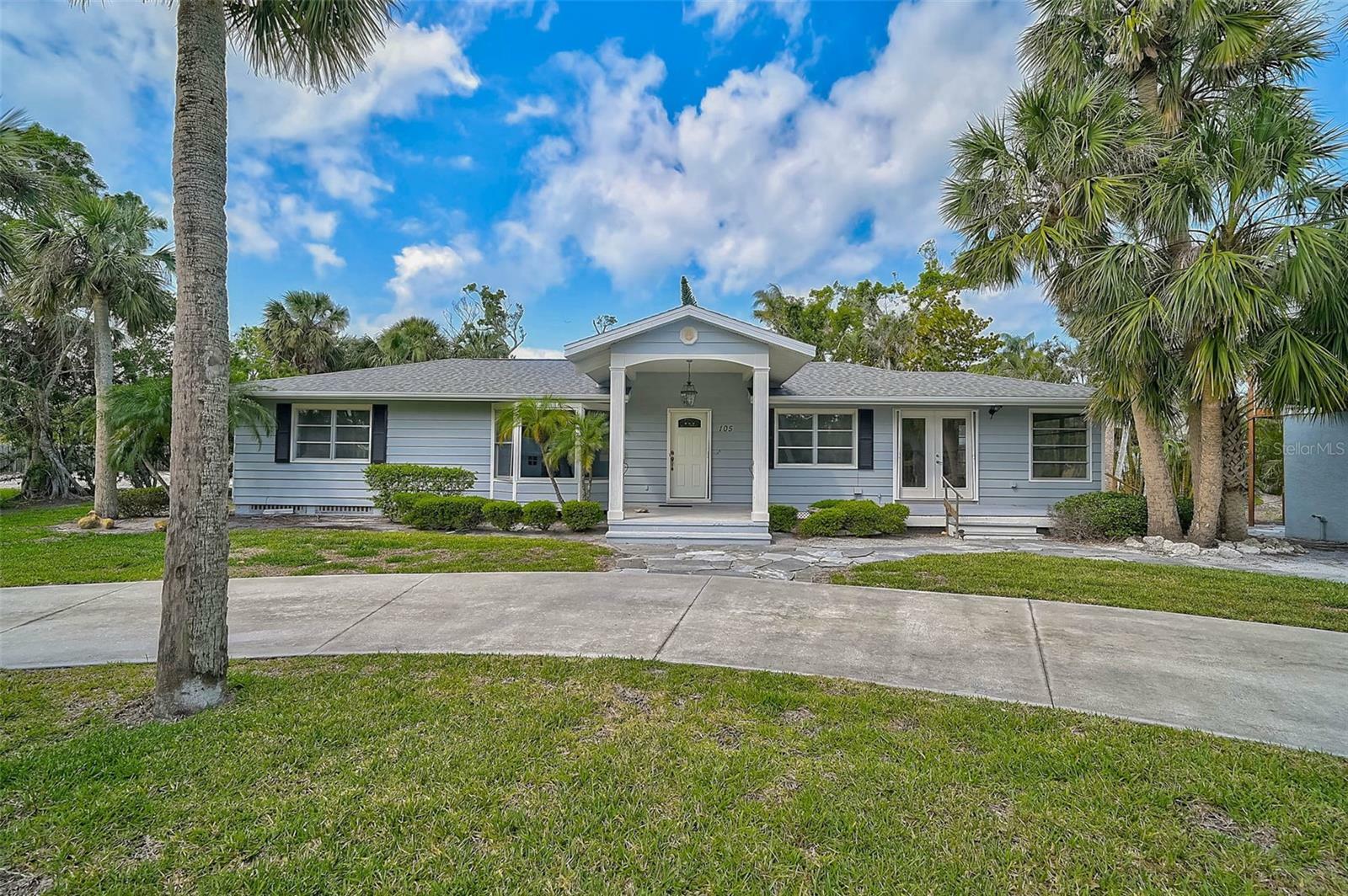 Property Photo: 105 Island Circle FL 34242
