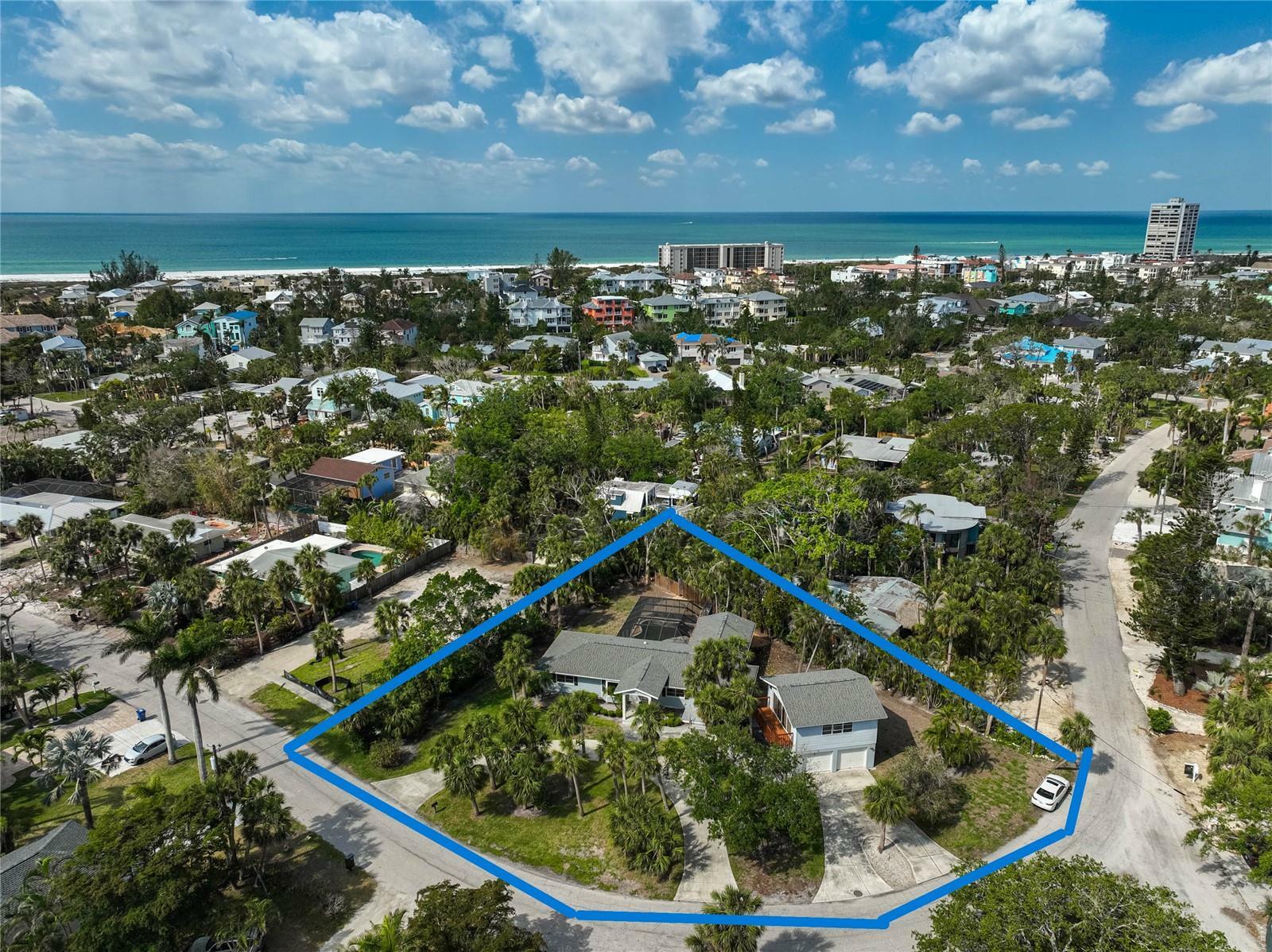 Property Photo: 105 Island Circle FL 34242