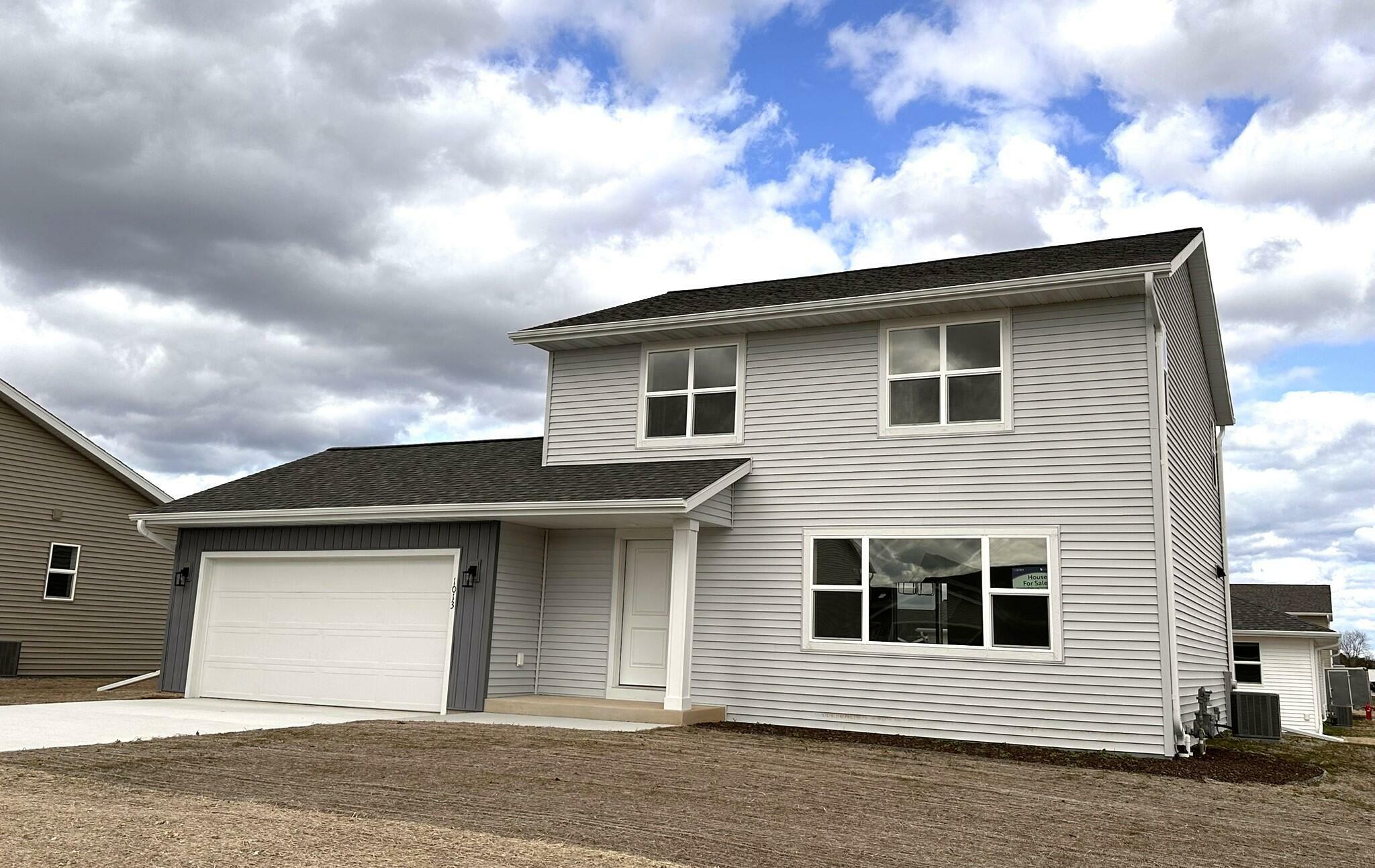 Property Photo: 1013 Sully Way WI 53085