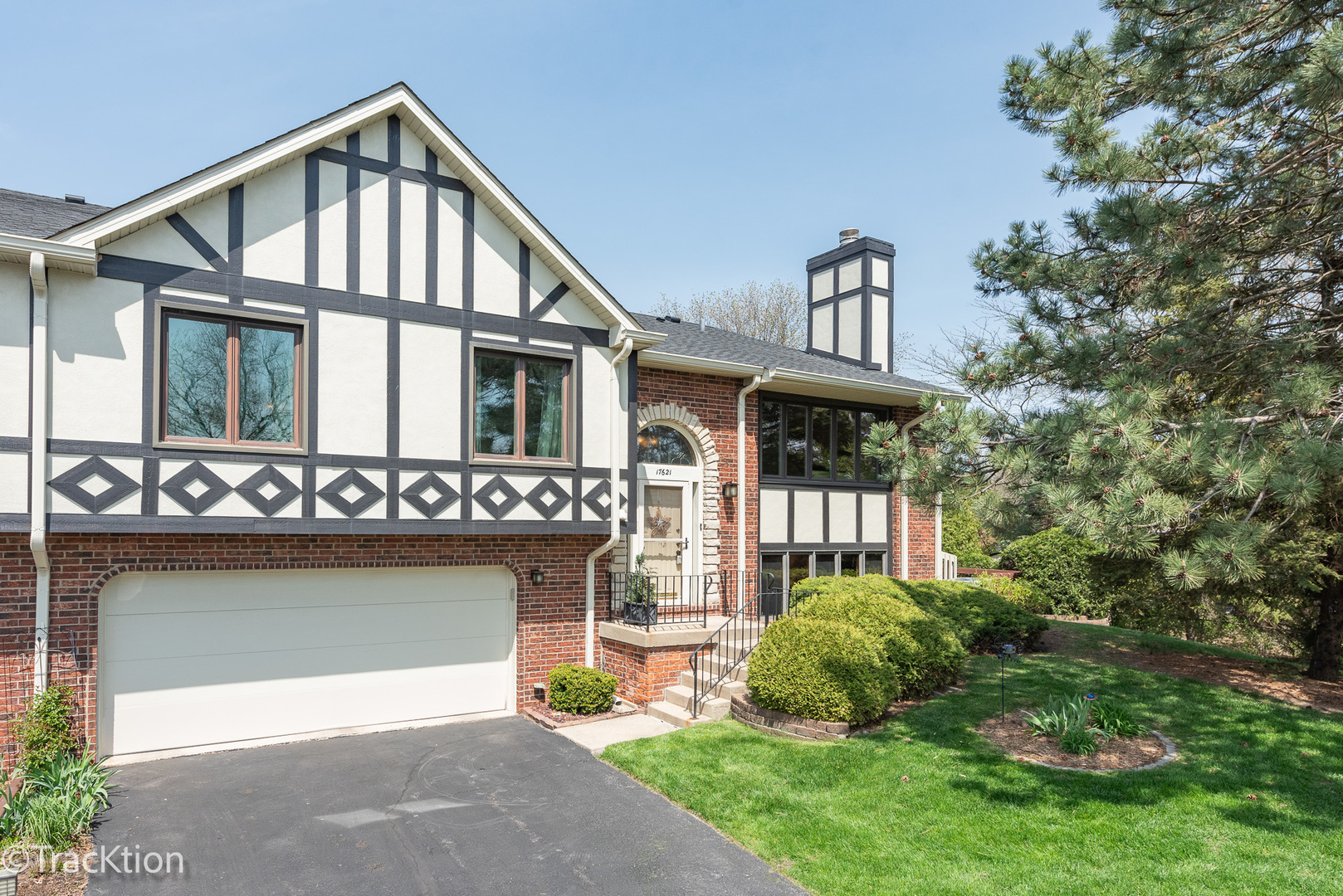 Property Photo: 17621 Windsor Parkway 17621 IL 60487