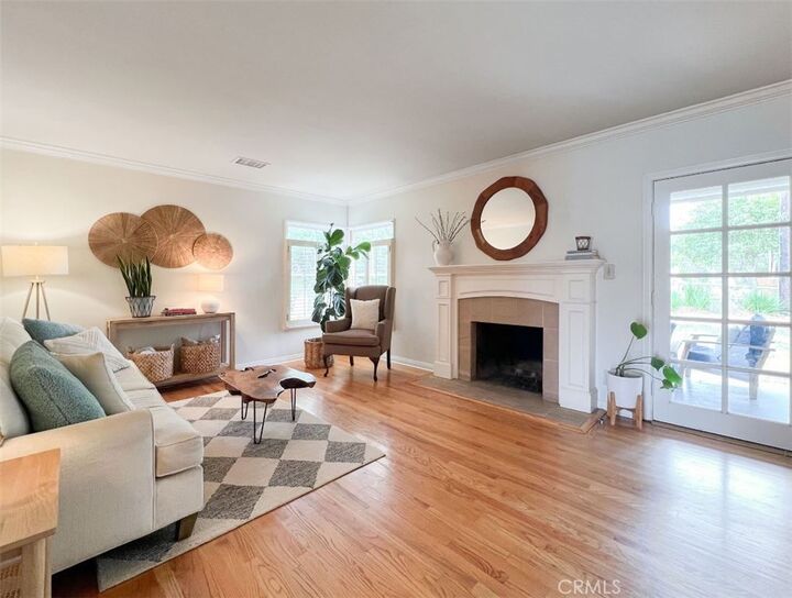 Property Photo:  322 Calle De Arboles  CA 90277 