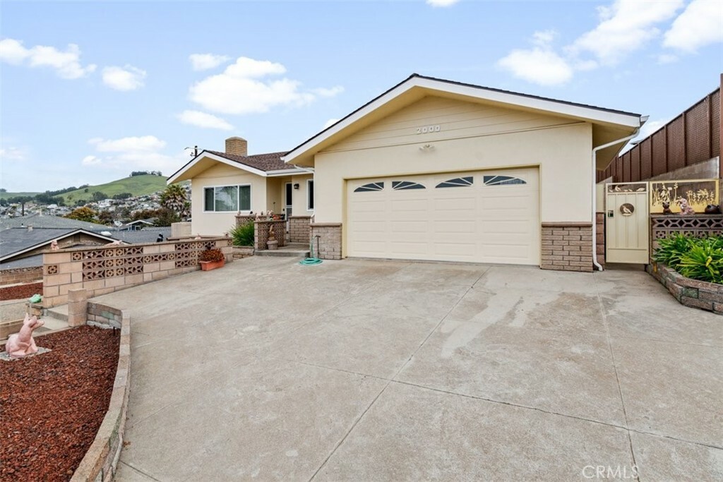 Property Photo:  2000 Sunset Avenue  CA 93442 