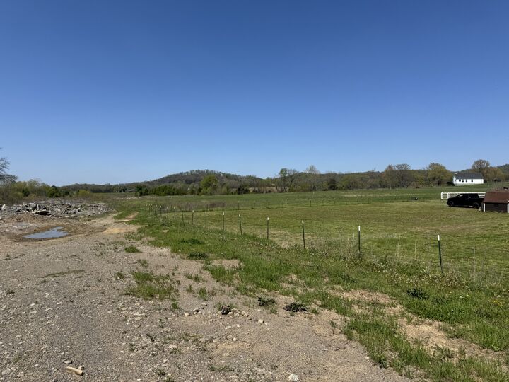 Property Photo:  102 Creek Bank Dr  TN 37022 