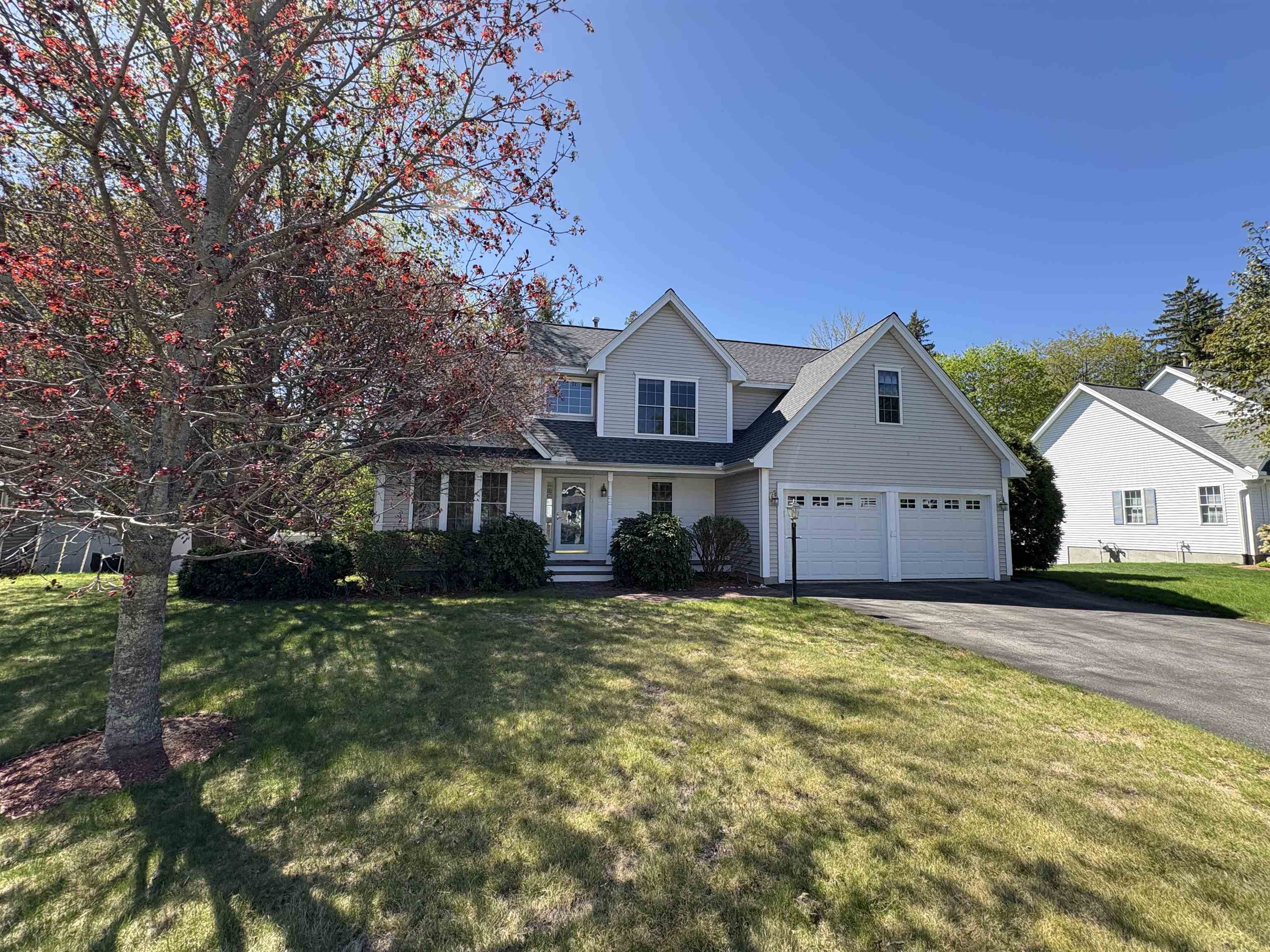 Property Photo: 6 Smithfield Terrace NH 03064