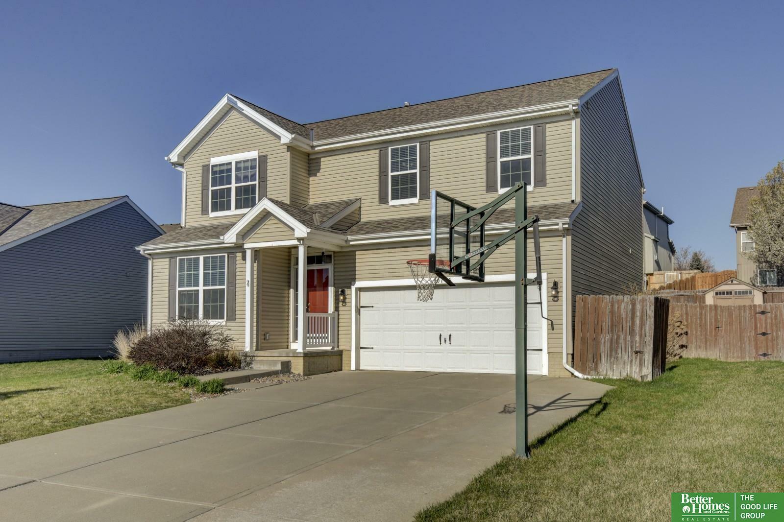 Property Photo: 10706 S 110 Avenue NE 68046