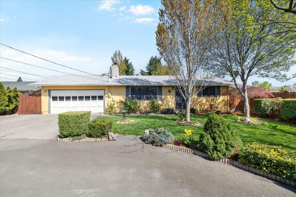 Property Photo: 2280 Delta Waters Road OR 97504