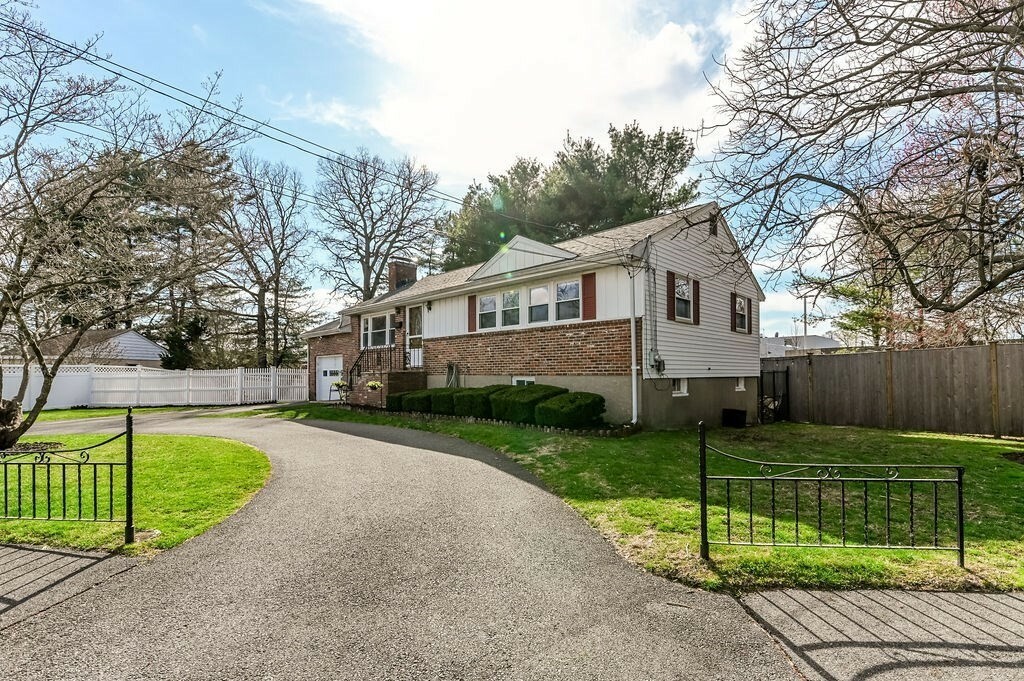 126 Westview Dr  Norwood MA 02062 photo