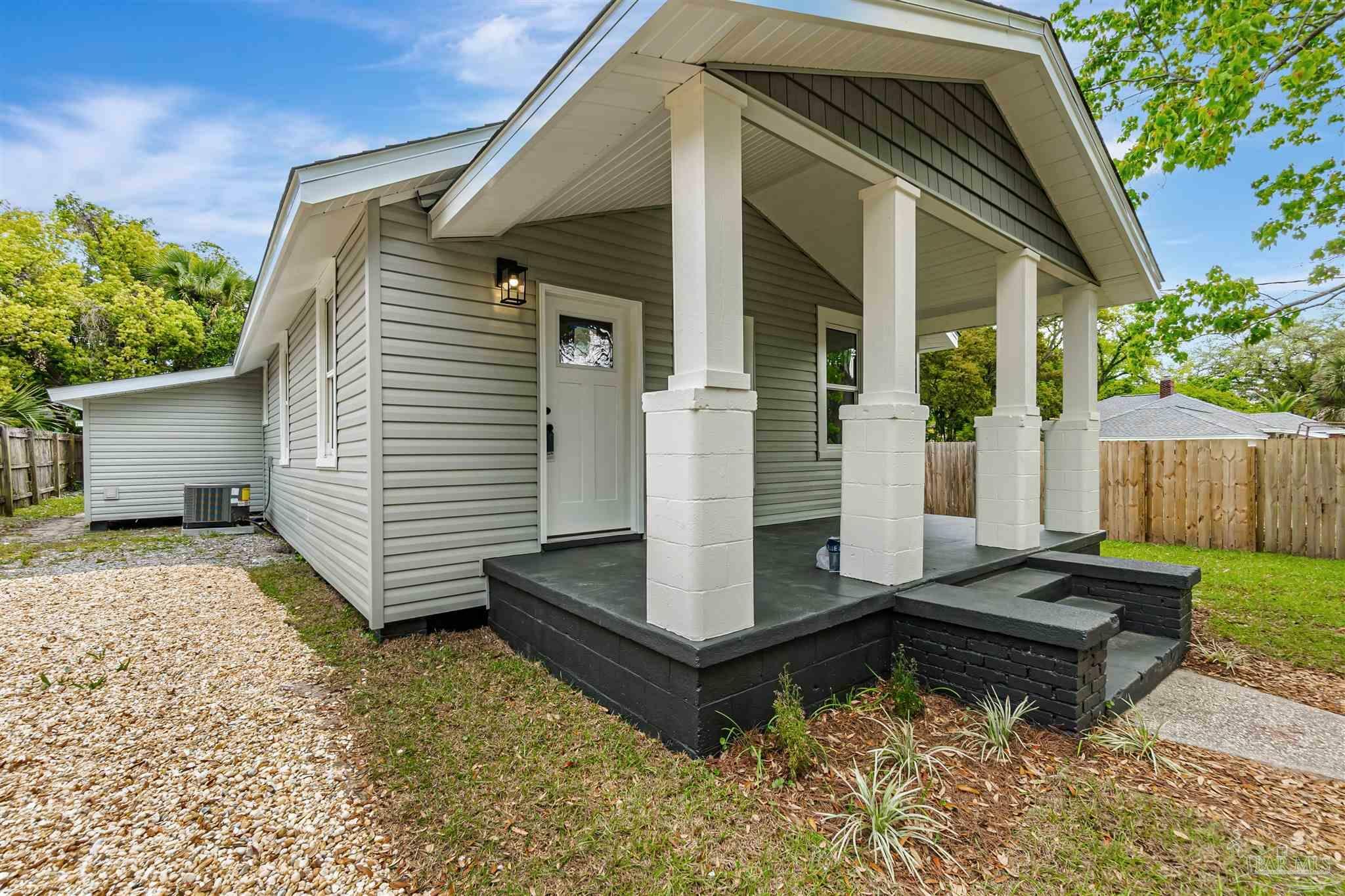 Property Photo: 214 Thayer Ave FL 32507