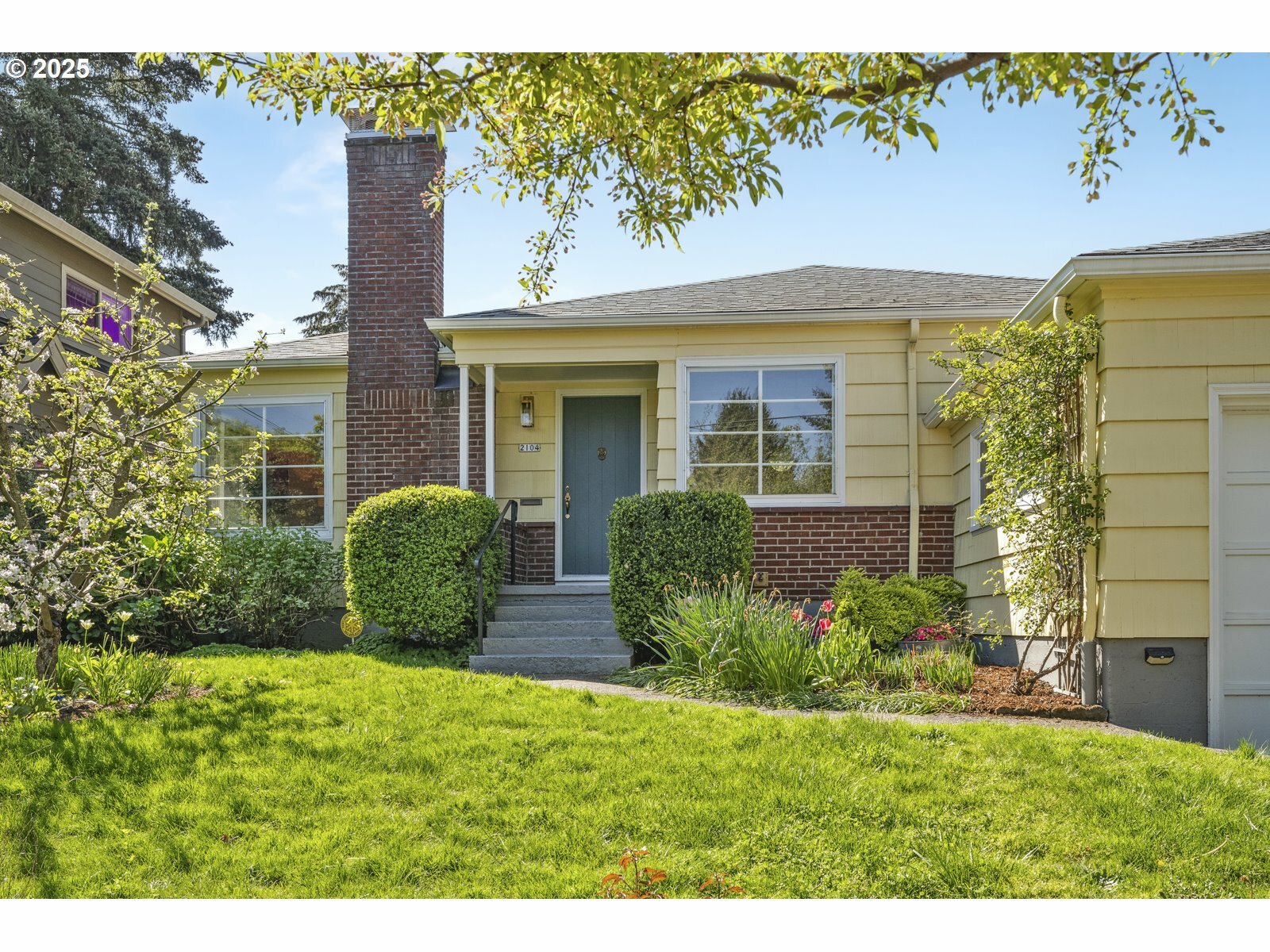 2104 NE Rosa Parks Way  Portland OR 97211 photo