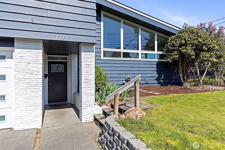 Property Photo: 1716 N James Street WA 98406