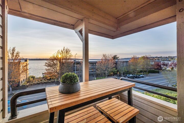 818  Lake Street S 818  Kirkland WA 98033 photo