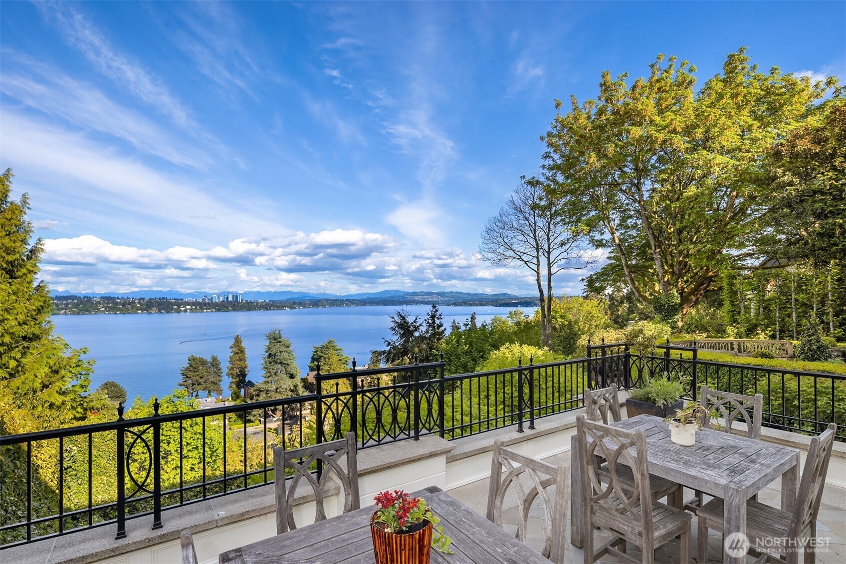 Property Photo: 530 36th Avenue E WA 98112