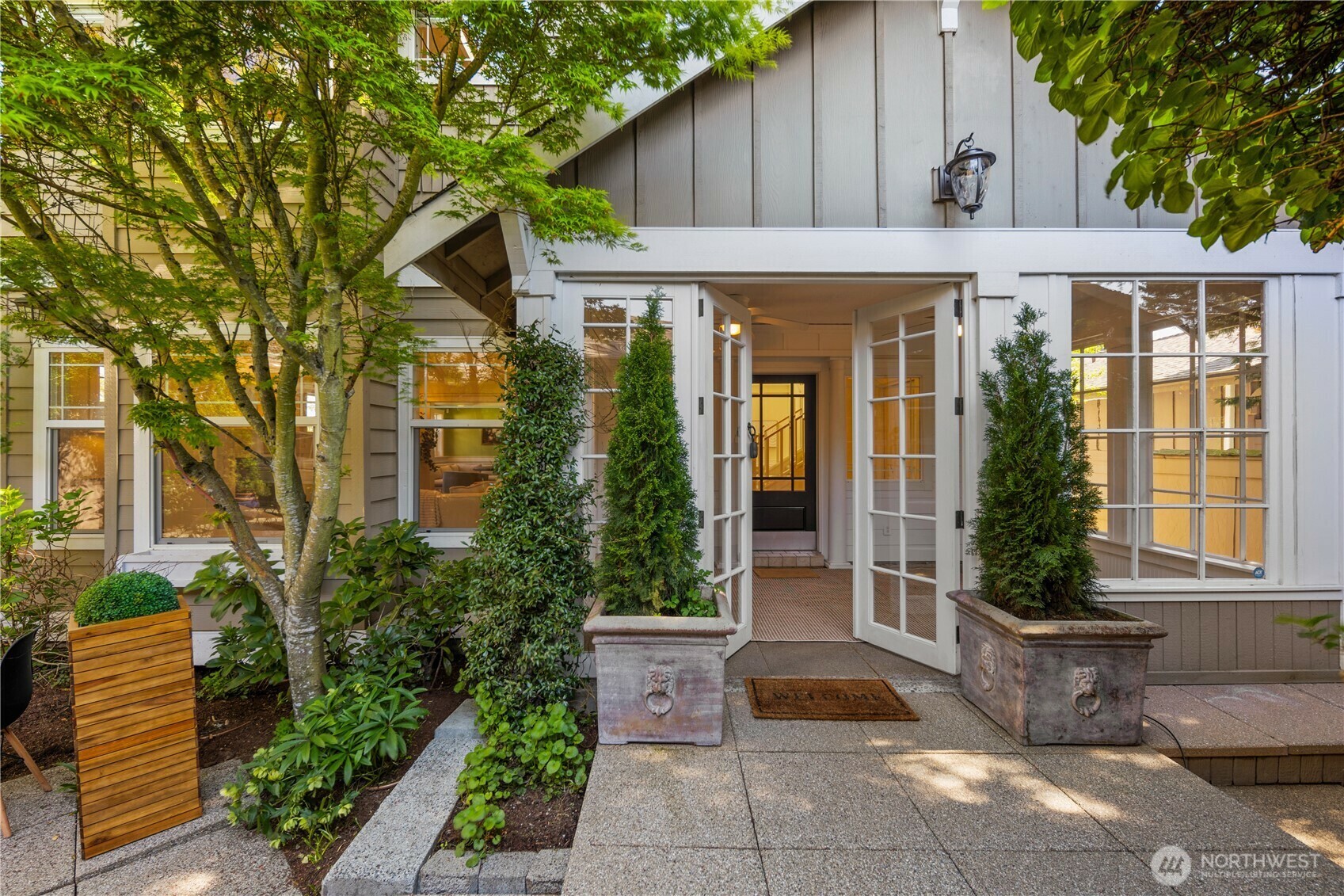 Property Photo: 6540 54th Avenue S WA 98118