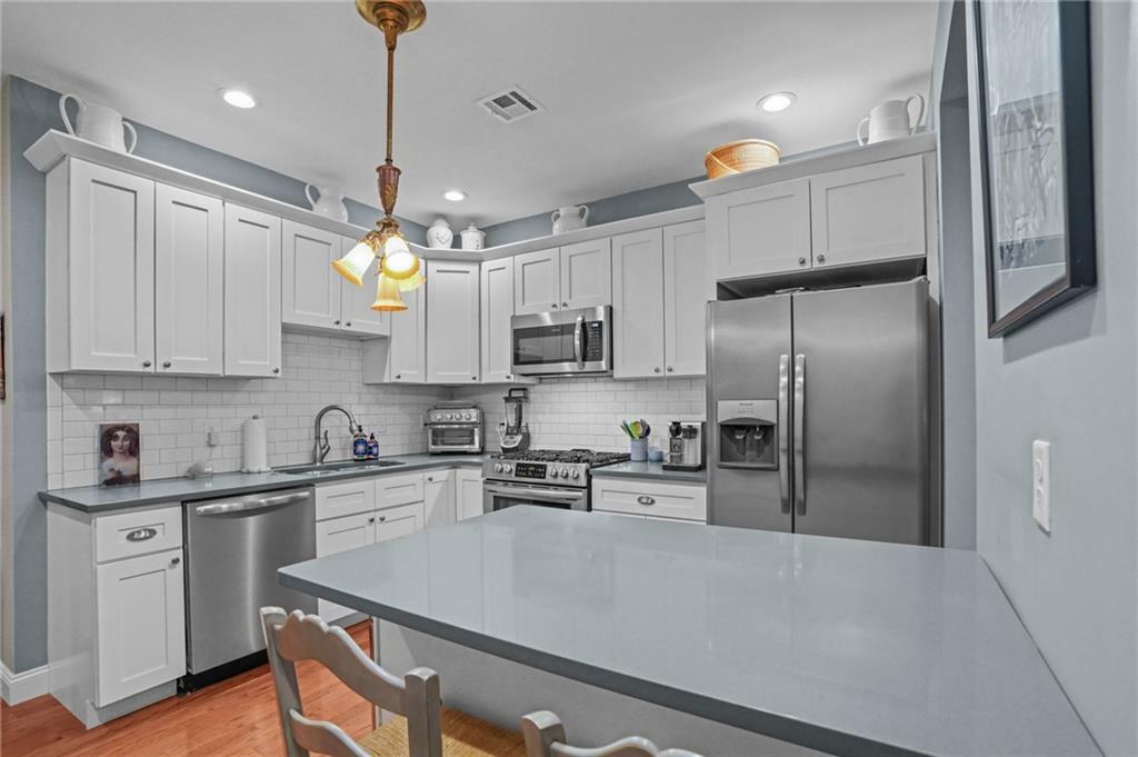 Property Photo:  7 Mount Hope Avenue 207  RI 02906 