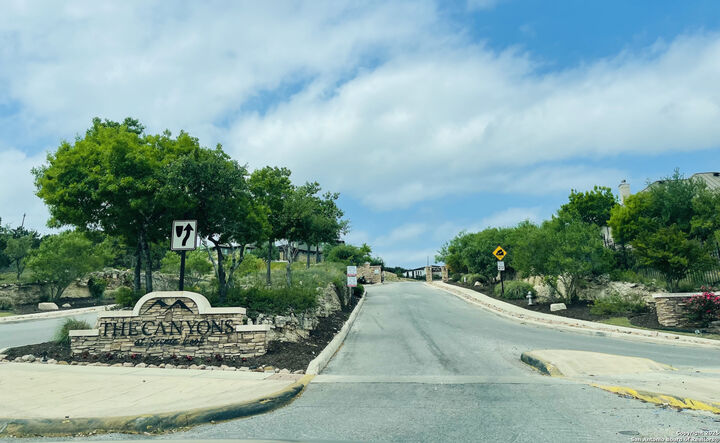 11212 Kendall Cyn  San Antonio TX 78023 photo