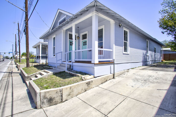 Property Photo: 508 N Cherry St TX 78202
