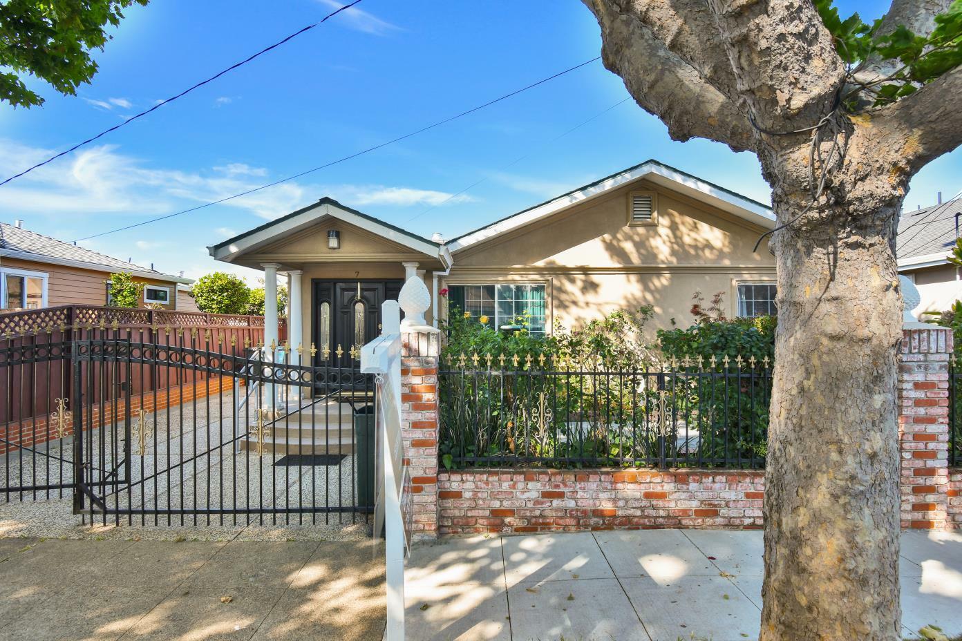 Property Photo: 7 Lindbergh Street CA 94401