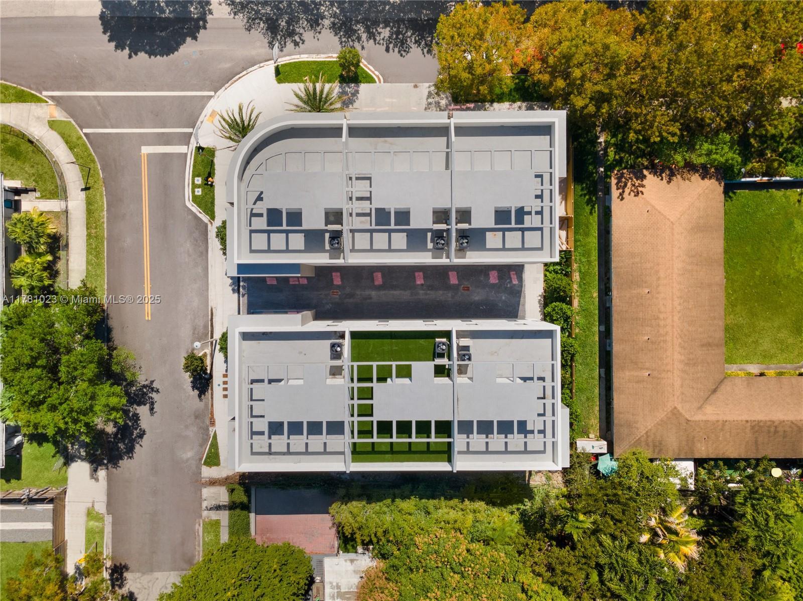 Property Photo: 2501 SW 27 St 2 FL 33133