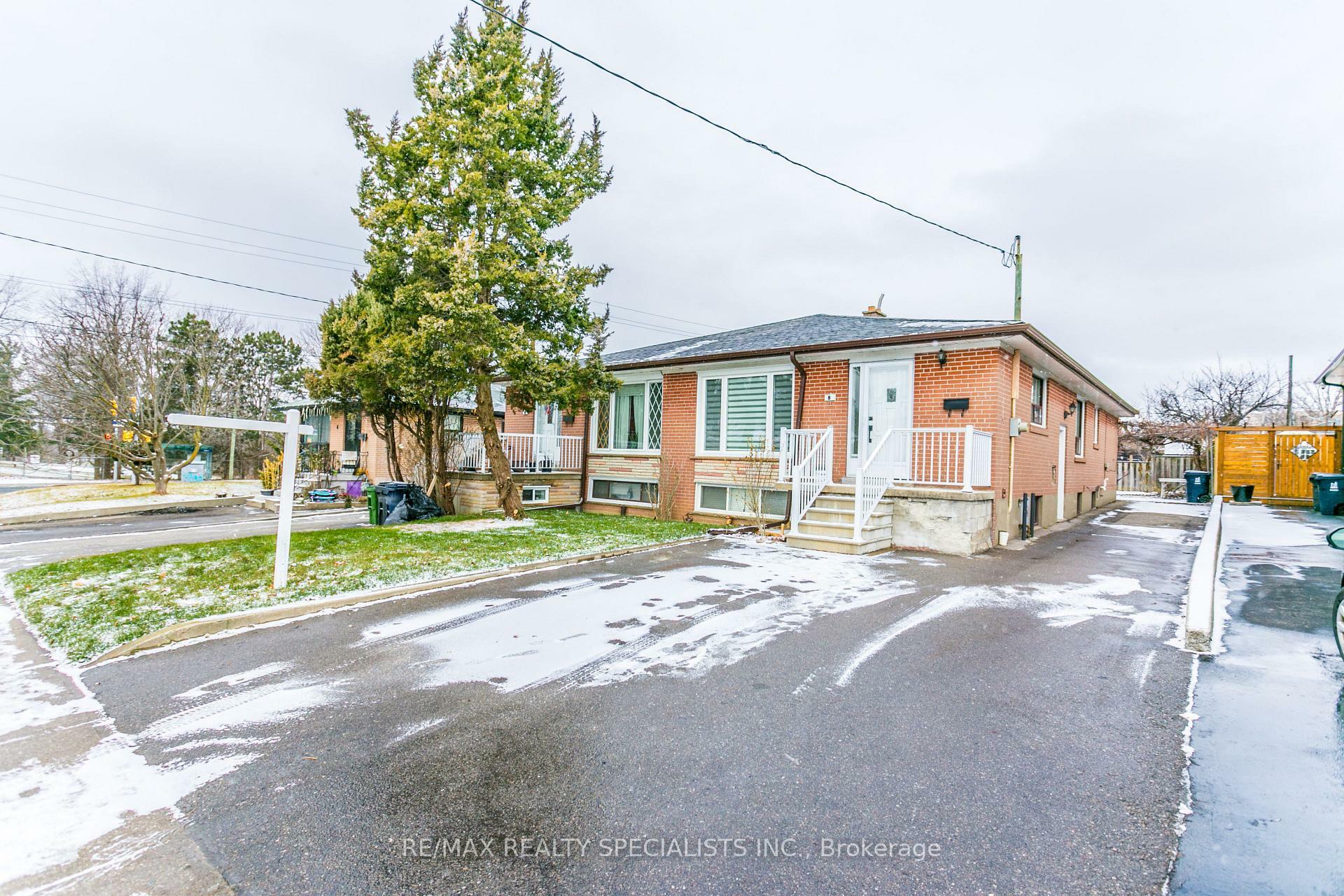 Property Photo:  8 Giltspur Drive Main  ON M3L 1M5 