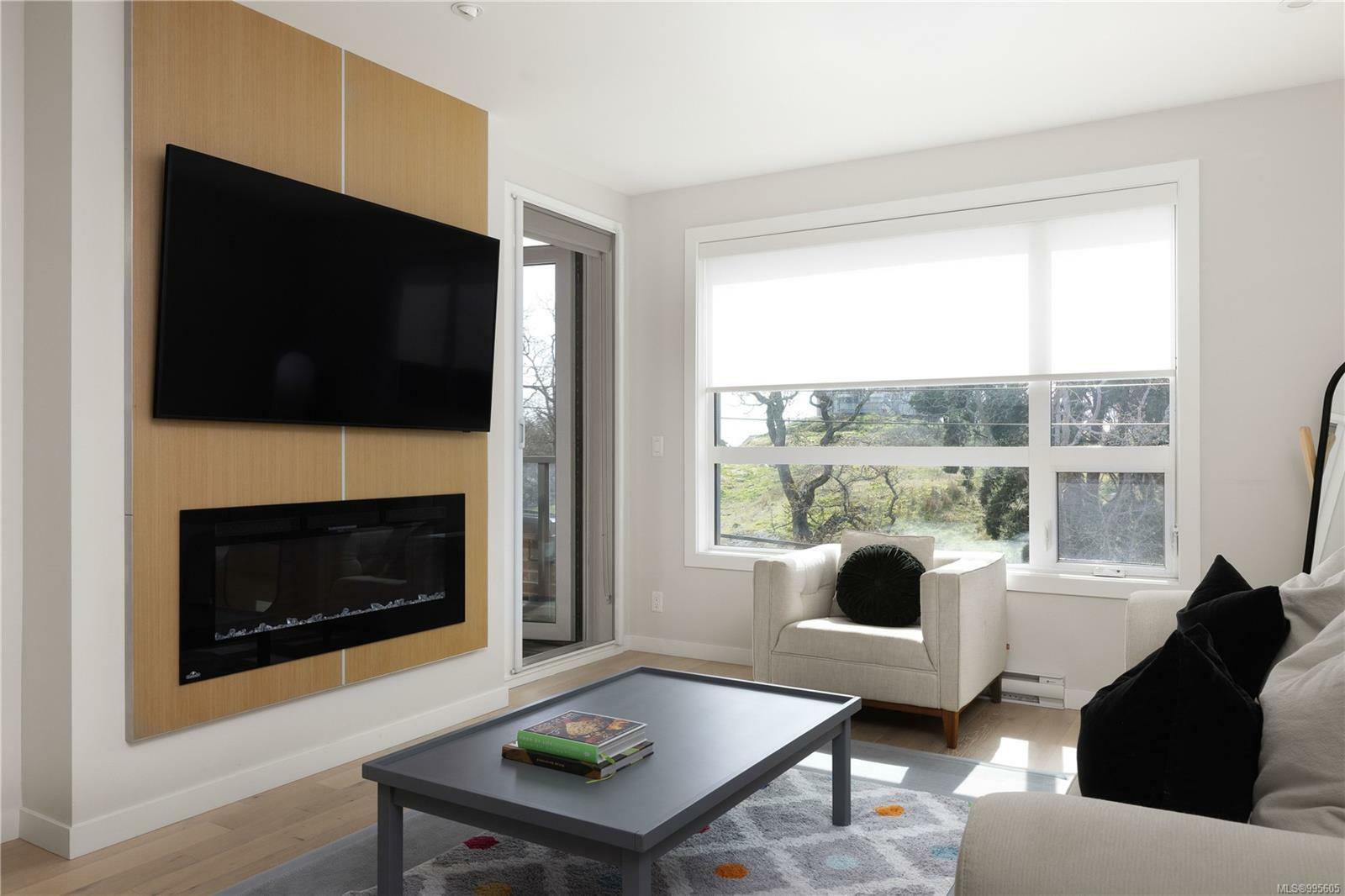 Property Photo: 2285 Bowker Ave 404 BC V8R 2E2