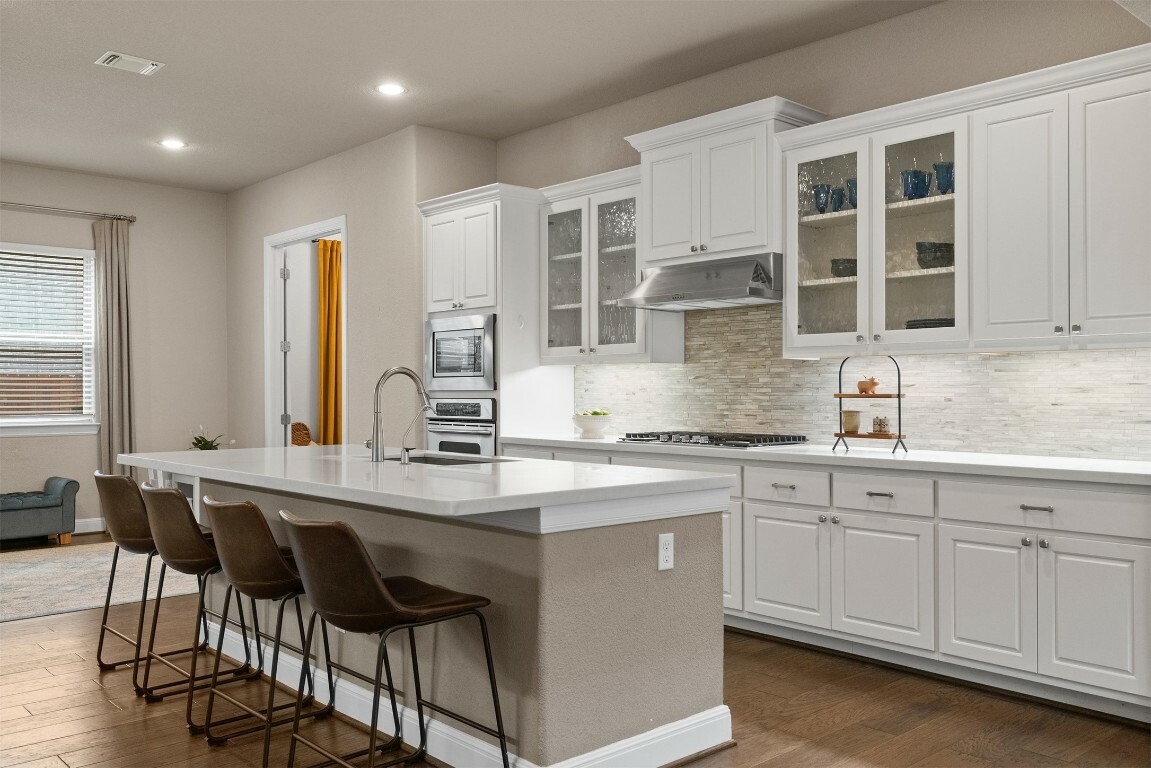 Property Photo: 520 Peakside Circle TX 78620