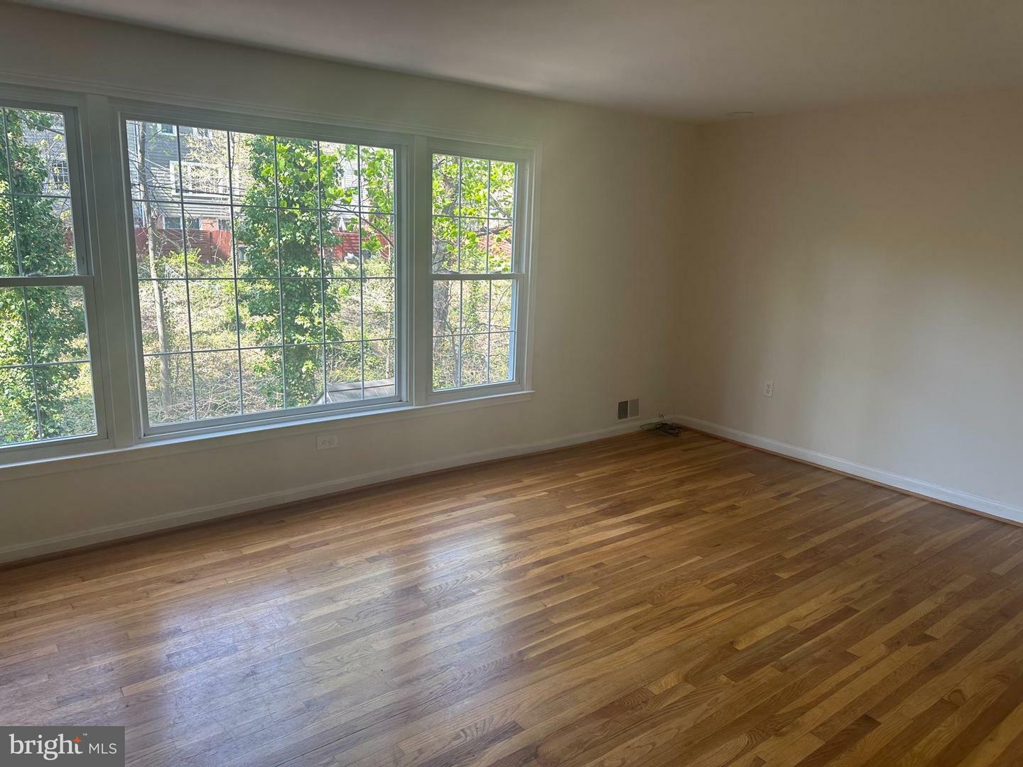 Property Photo: 1408 Milbank Road VA 22191