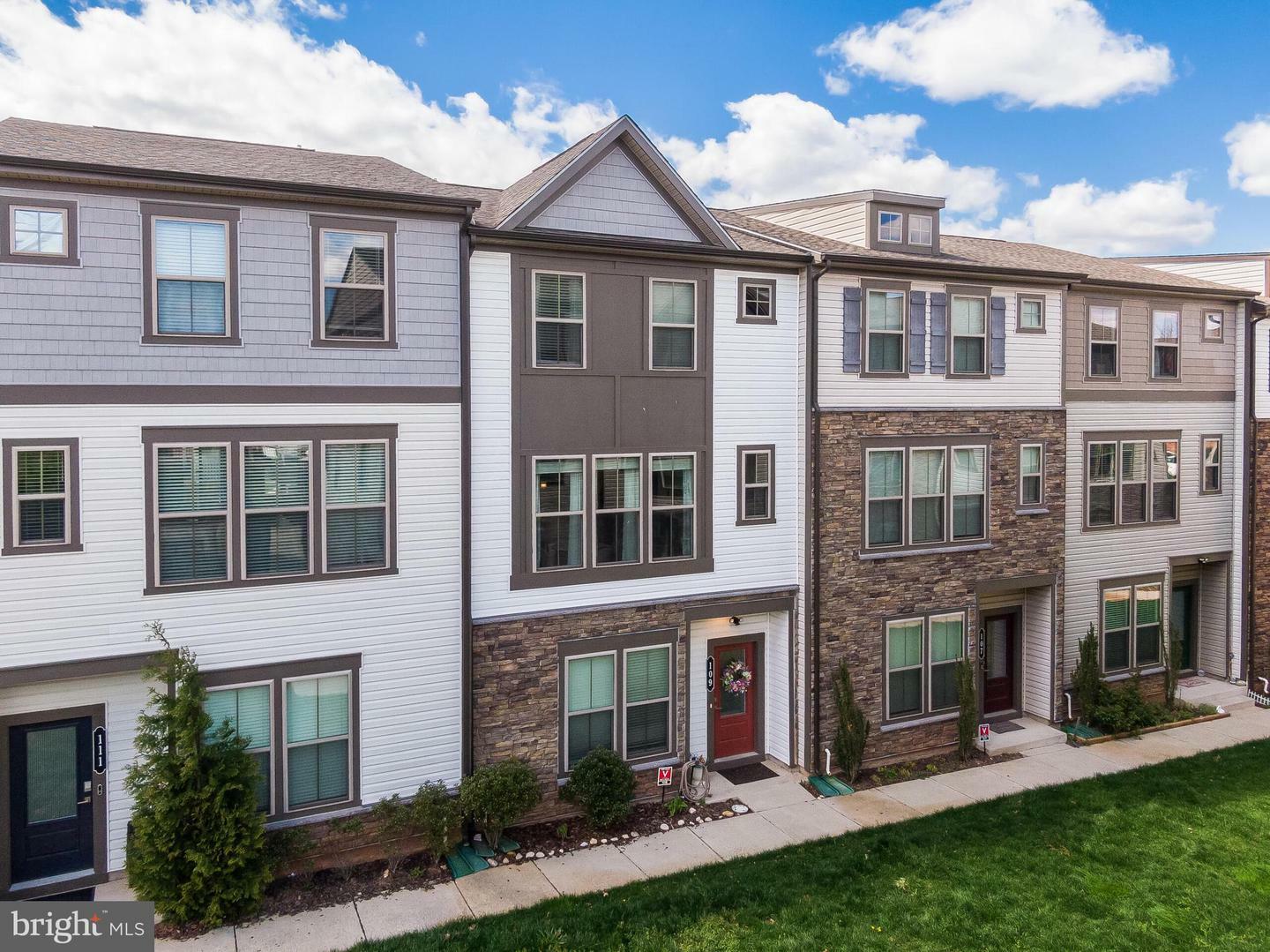 Property Photo: 109 Tolocka Terrace NE VA 20176