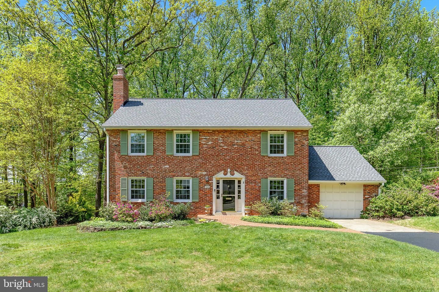 Property Photo: 5100 Kingston Drive VA 22003