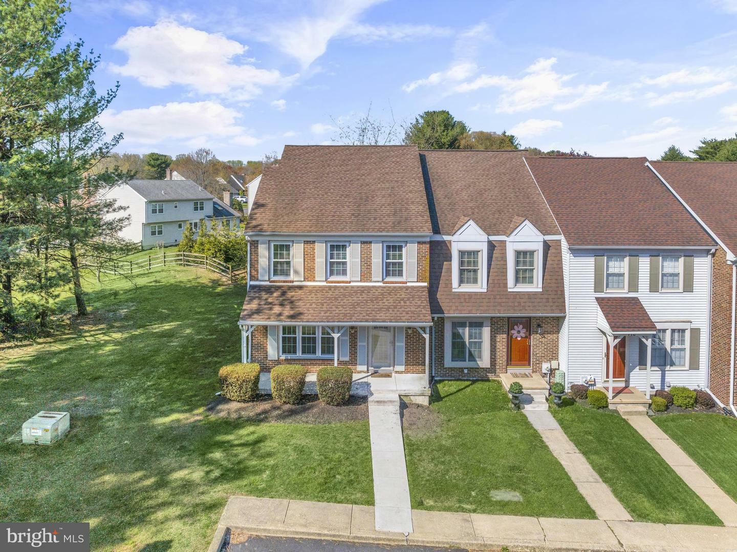 Property Photo: 716 Chimney Hill Lane DE 19707