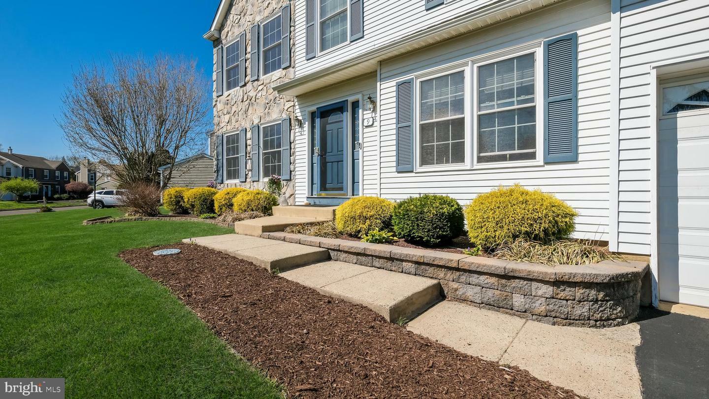 Property Photo: 9 Caldwell Circle PA 18940