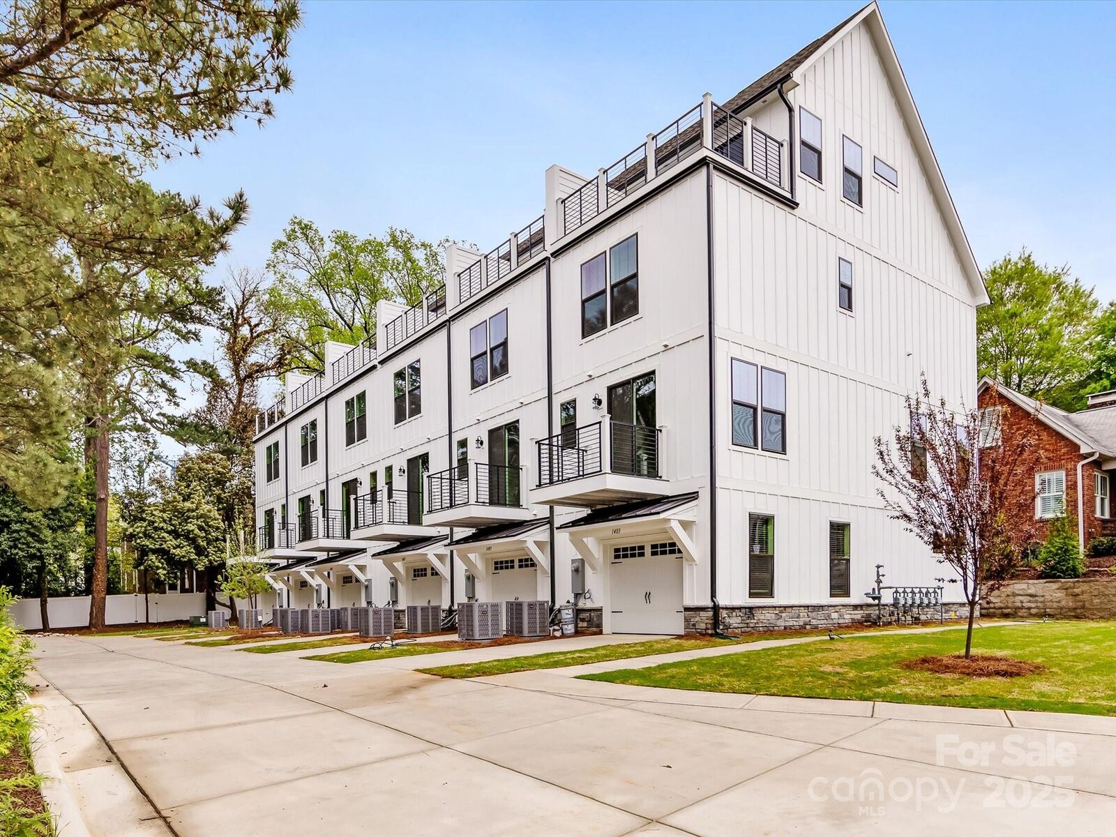 Property Photo: 1409 Kenilworth Avenue NC 28203
