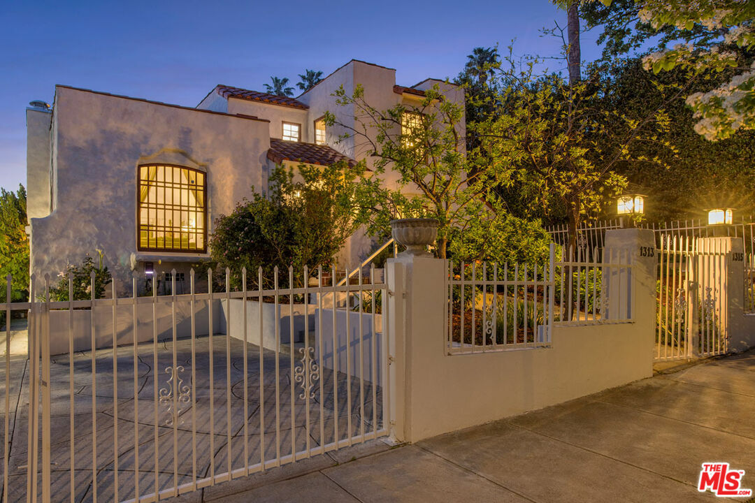 Property Photo: 1313 Maltman Ave CA 90026
