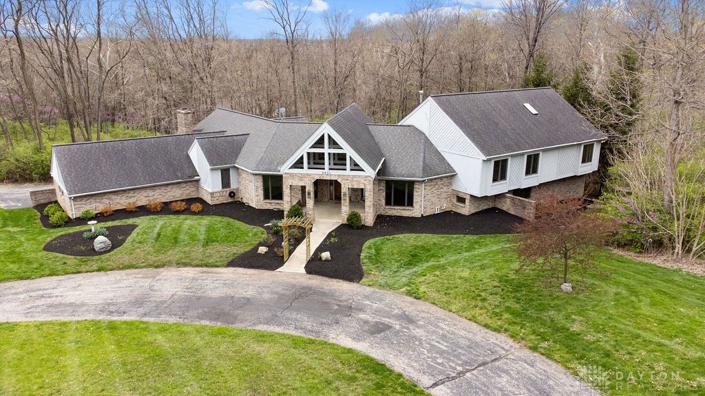 Property Photo: 6831 Timberlands Drive OH 45414