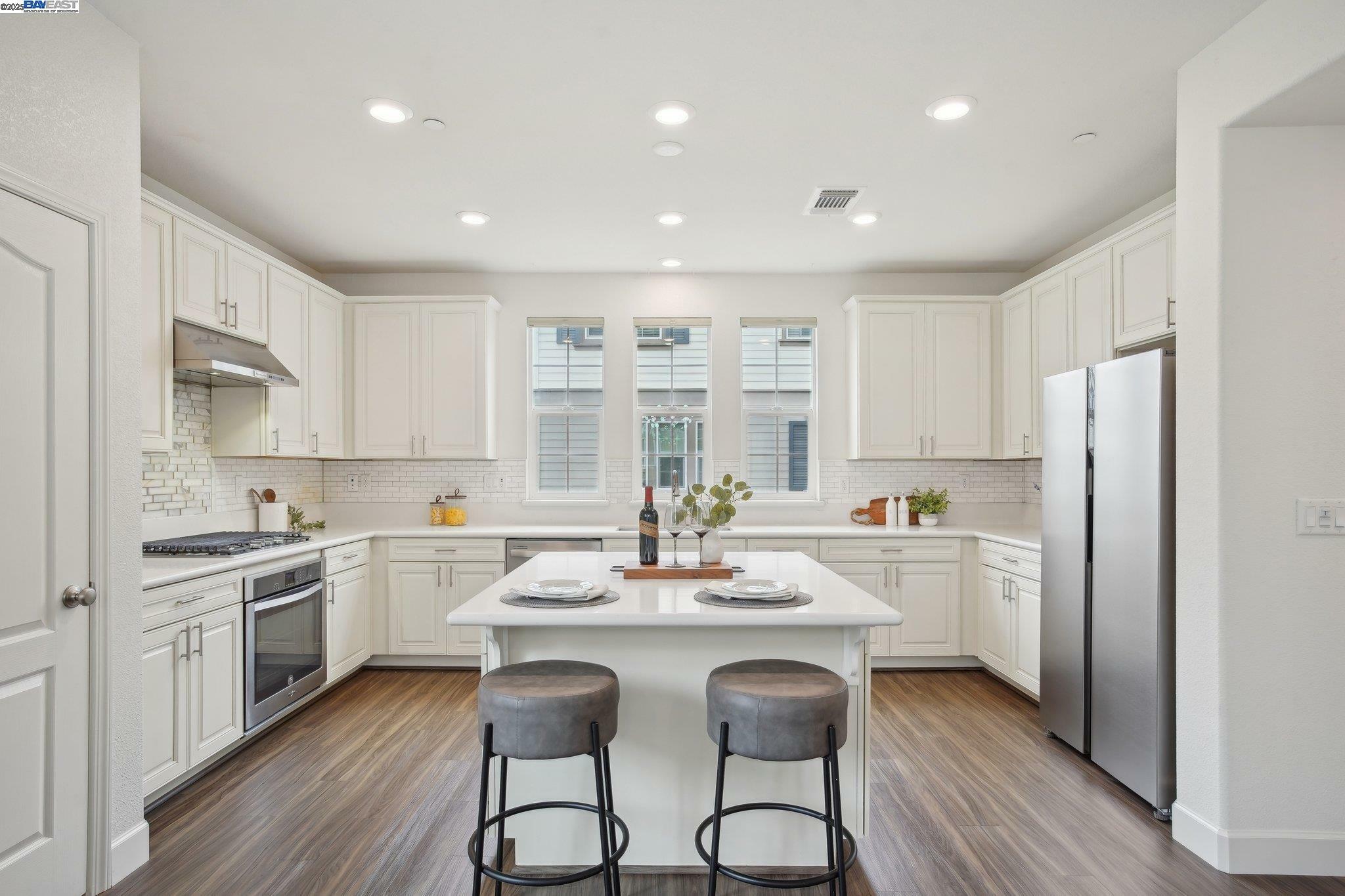 Property Photo: 1118 Speros Ct CA 94544