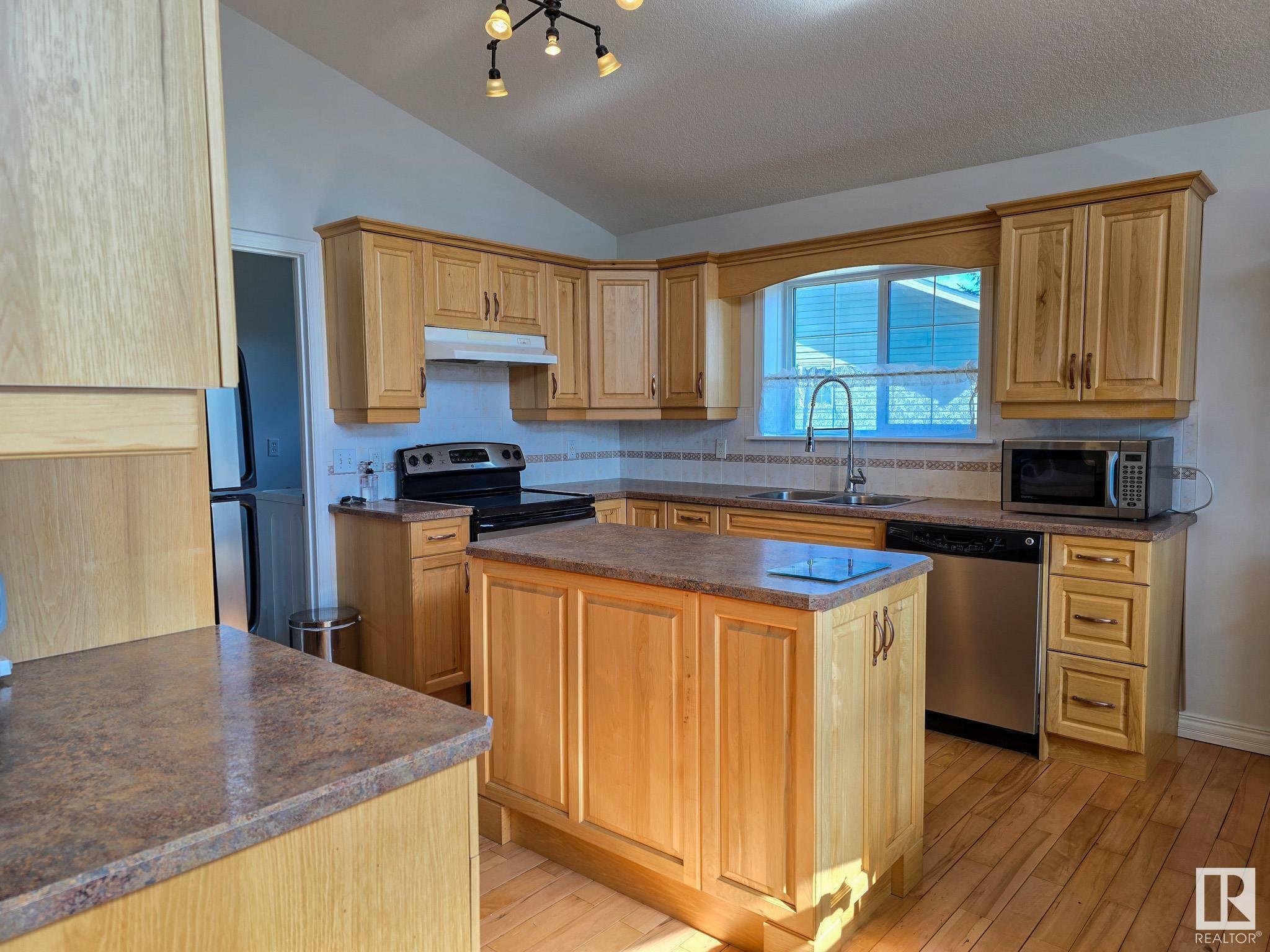 Property Photo:  492 Stanley Close  AB T7Z 2T7 