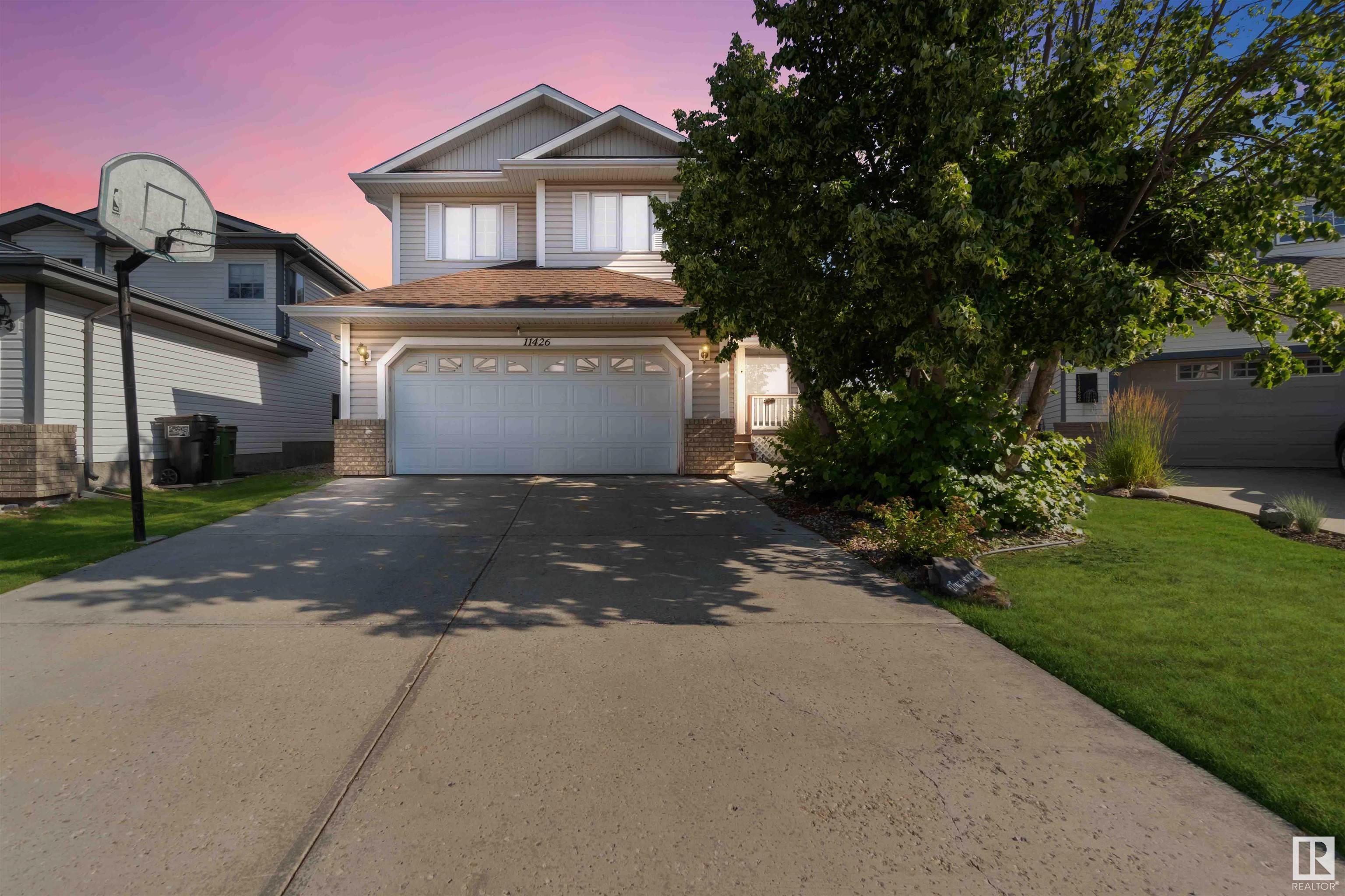 11426 9A Avenue NW  Edmonton AB T6J 7B2 photo