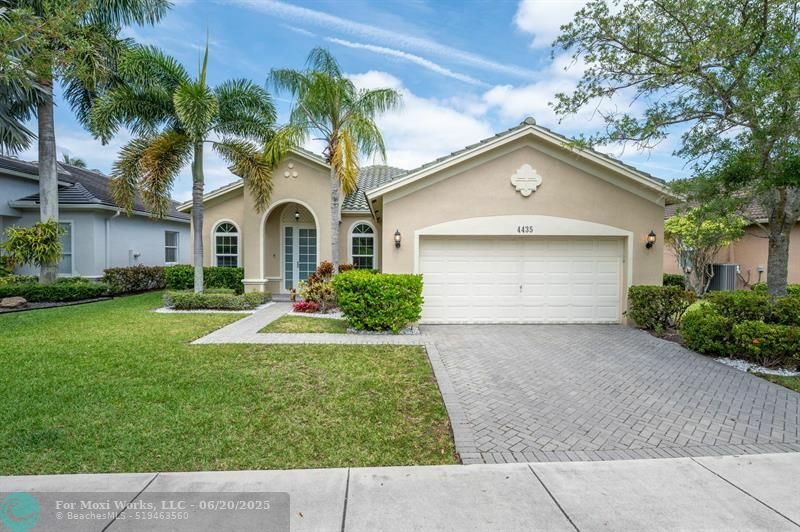 Property Photo: 4435 E Whitewater Ave FL 33332