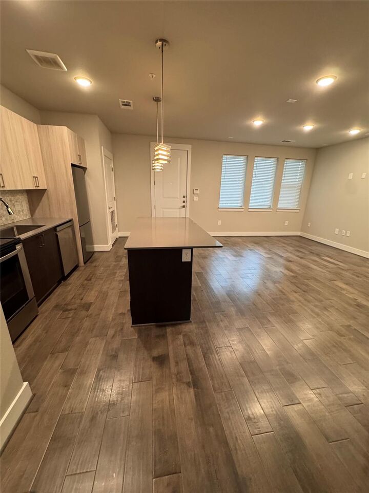 Property Photo:  4819 Caroline Street 103  TX 77004 