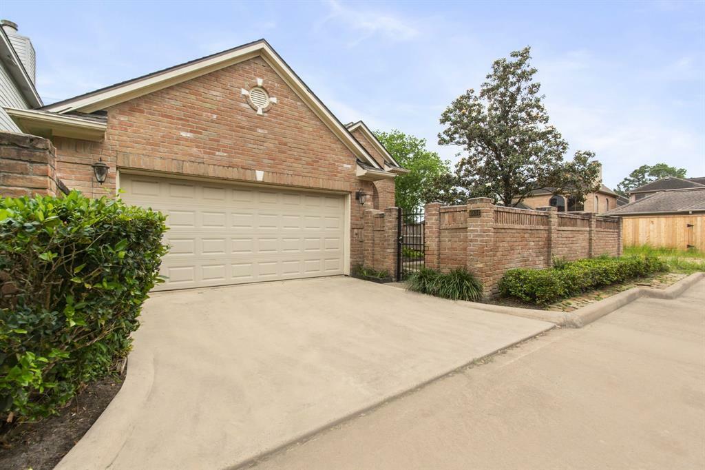 6834 Oakwood Trace Court  Houston TX 77040 photo