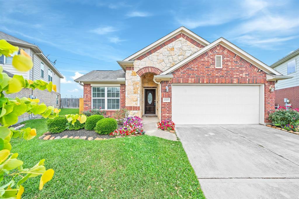 Property Photo: 10207 Hidden Creek Falls Lane TX 77423