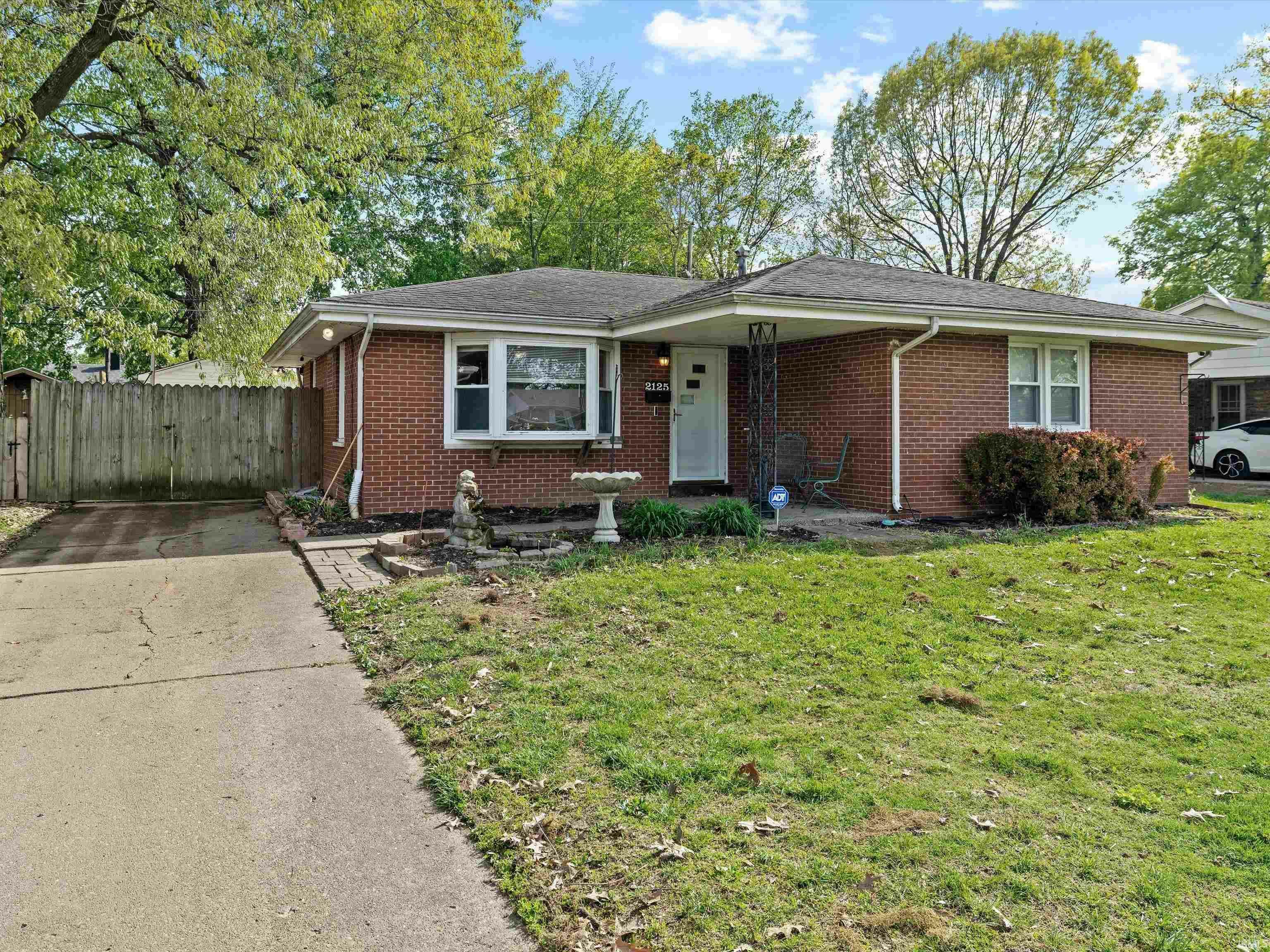 Property Photo: 2125 Mahrendale Avenue IN 47714