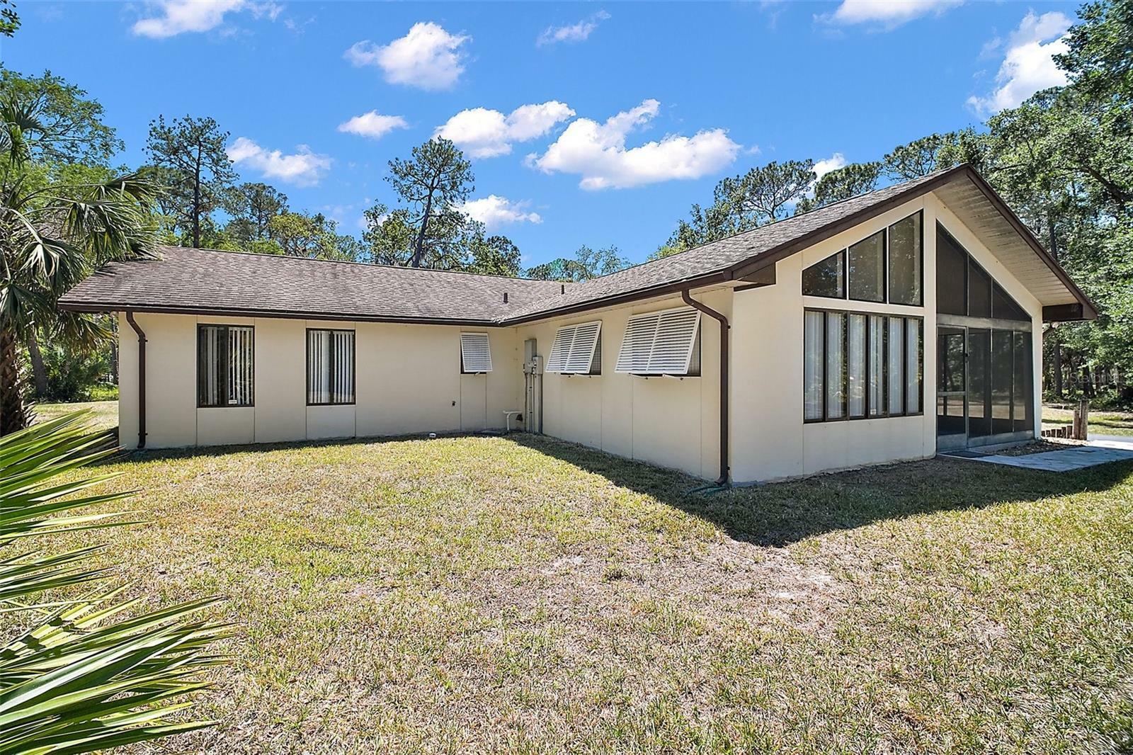Property Photo: 40325 Emeralda Island Road FL 34788