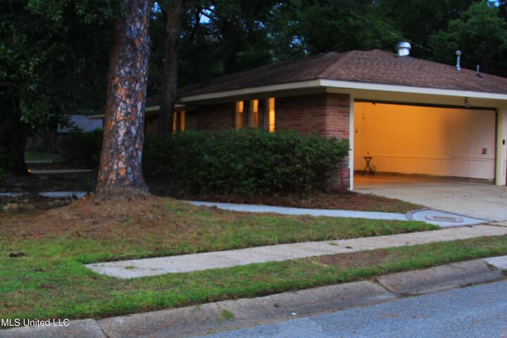 Property Photo:  831 Graveline Road  MS 39553 